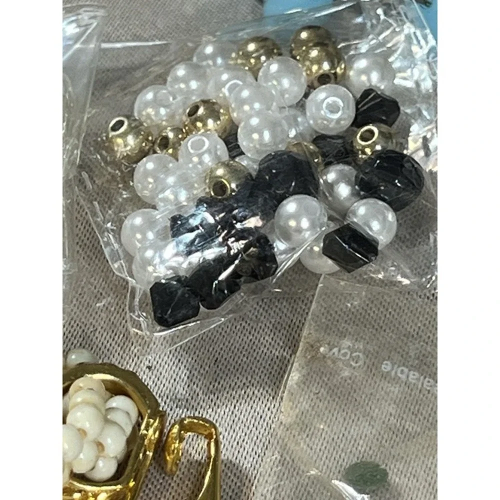 BEAD LOT‎ FOR JEWELRY MAKING SOME VERY GOOD QUALITY (2349)
